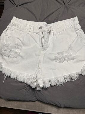 Cello White Distressed Frayed-Hem Jean Shorts fits more like a medium